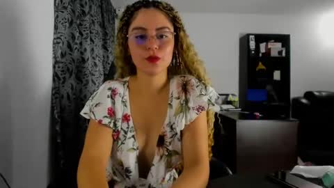 Snapshot of pretty_latina2 chatting on 01.26.25 pretty_latina2 online show from 01.26.25