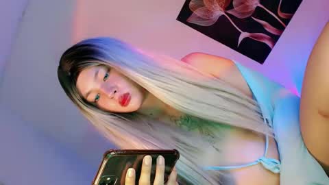 Snapshot of pretty_little_baby28 chatting on 09.25.25 Flor online show from 09.25.25