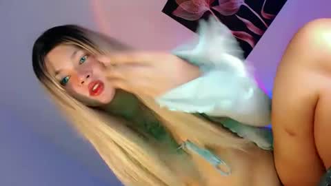 Snapshot of pretty_little_baby28 chatting on 09.26.25 Flor online show from 09.26.25