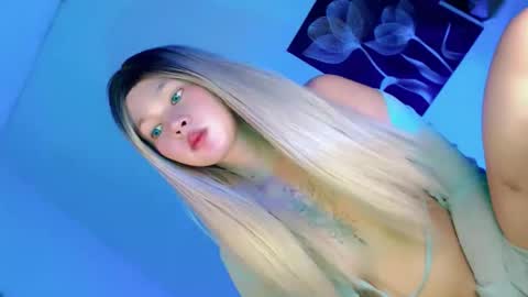 Snapshot of pretty_little_baby28 chatting on 10.26.25 Flor online show from 10.26.25