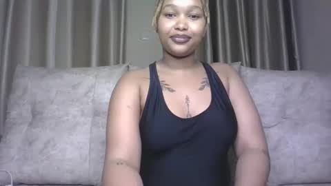 Snapshot of pretty_little_baibe chatting on 10.24.25 Tracy online show from 10.24.25