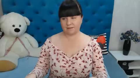 Snapshot of pretty_malika chatting on 01.28.25 pretty_malika online show from 01.28.25