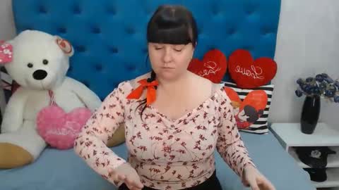 Snapshot of pretty_malika chatting on 02.14.25 pretty_malika online show from 02.14.25