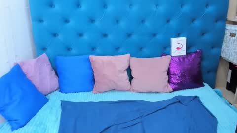 Snapshot of pretty_malika chatting on 10.10.25 pretty_malika online show from 10.10.25