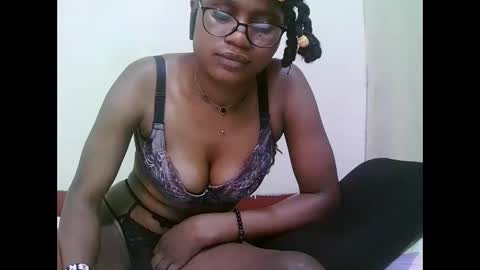 Snapshot of pretty_mellan chatting on 01.21.25 pretty_mellan online show from 01.21.25