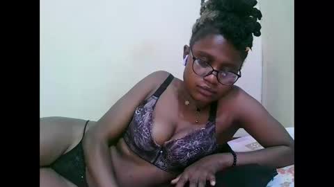 Snapshot of pretty_mellan chatting on 01.22.25 pretty_mellan online show from 01.22.25