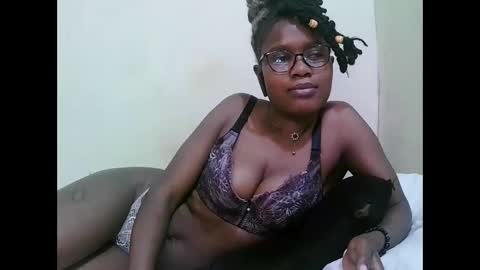 Snapshot of pretty_mellan chatting on 01.23.25 pretty_mellan online show from 01.23.25