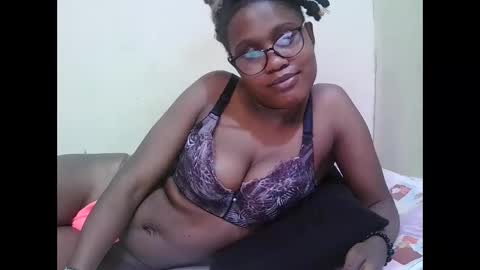 Snapshot of pretty_mellan chatting on 01.24.25 pretty_mellan online show from 01.24.25