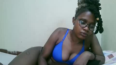 Snapshot of pretty_mellan chatting on 01.25.25 pretty_mellan online show from 01.25.25