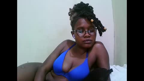 Snapshot of pretty_mellan chatting on 01.25.25 pretty_mellan online show from 01.25.25