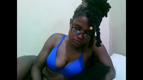 Snapshot of pretty_mellan chatting on 01.26.25 pretty_mellan online show from 01.26.25