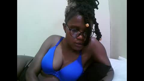 Snapshot of pretty_mellan chatting on 01.26.25 pretty_mellan online show from 01.26.25
