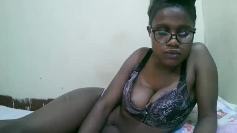Snapshot of pretty_mellan chatting on 01.27.25 pretty_mellan online show from 01.27.25
