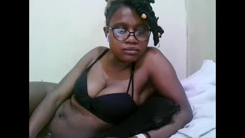Snapshot of pretty_mellan chatting on 01.29.25 pretty_mellan online show from 01.29.25