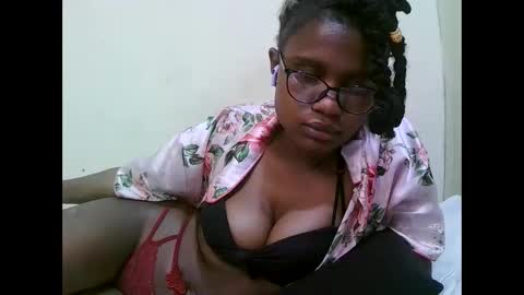 Snapshot of pretty_mellan chatting on 01.31.25 pretty_mellan online show from 01.31.25