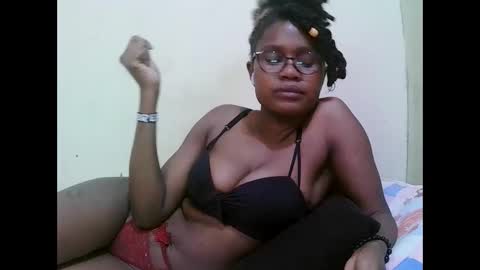 Snapshot of pretty_mellan chatting on 01.31.25 pretty_mellan online show from 01.31.25