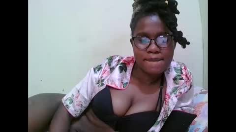 Snapshot of pretty_mellan chatting on 02.01.25 pretty_mellan online show from 02.01.25