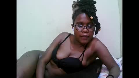 Snapshot of pretty_mellan chatting on 02.01.25 pretty_mellan online show from 02.01.25