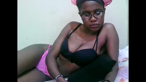 Snapshot of pretty_mellan chatting on 02.02.25 pretty_mellan online show from 02.02.25