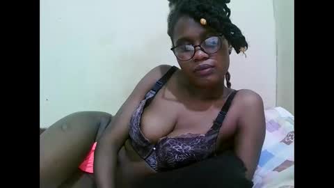 Snapshot of pretty_mellan chatting on 02.04.25 pretty_mellan online show from 02.04.25