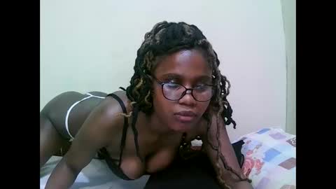 Snapshot of pretty_mellan chatting on 02.06.25 pretty_mellan online show from 02.06.25