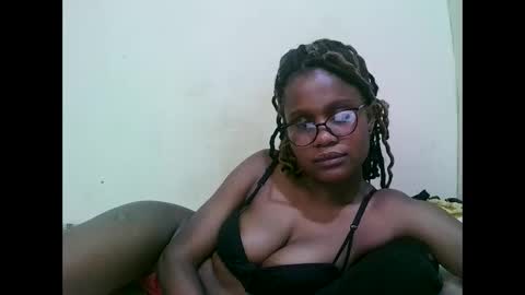 Snapshot of pretty_mellan chatting on 02.07.25 pretty_mellan online show from 02.07.25