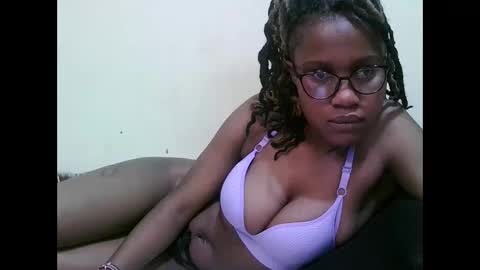 Snapshot of pretty_mellan chatting on 02.11.25 pretty_mellan online show from 02.11.25