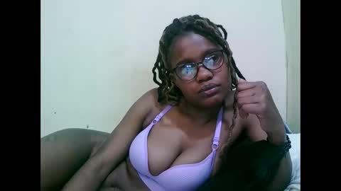 Snapshot of pretty_mellan chatting on 02.12.25 pretty_mellan online show from 02.12.25