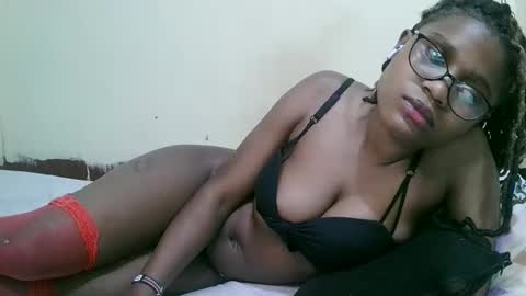 Snapshot of pretty_mellan chatting on 02.14.25 pretty_mellan online show from 02.14.25