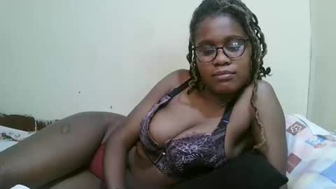 Snapshot of pretty_mellan chatting on 02.19.25 pretty_mellan online show from 02.19.25