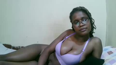 Snapshot of pretty_mellan chatting on 02.20.25 pretty_mellan online show from 02.20.25