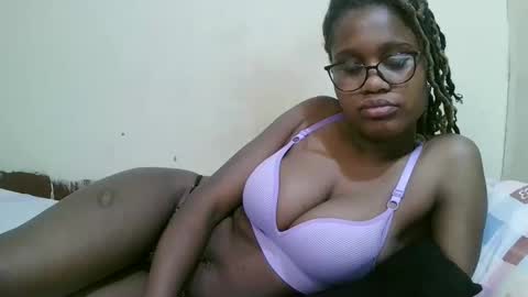 Snapshot of pretty_mellan chatting on 02.21.25 pretty_mellan online show from 02.21.25