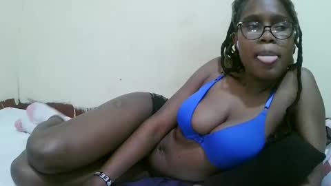 Snapshot of pretty_mellan chatting on 02.23.25 pretty_mellan online show from 02.23.25
