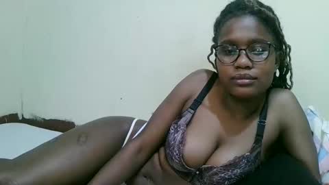 Snapshot of pretty_mellan chatting on 02.25.25 pretty_mellan online show from 02.25.25