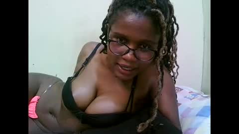 Snapshot of pretty_mellan chatting on 02.28.25 pretty_mellan online show from 02.28.25