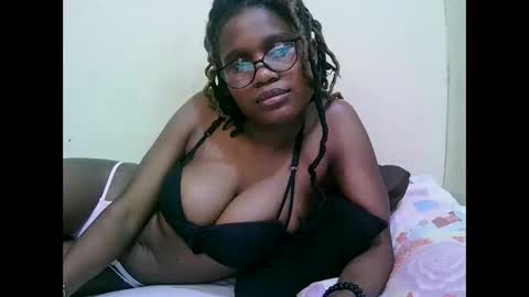 Snapshot of pretty_mellan chatting on 02.28.25 pretty_mellan online show from 02.28.25