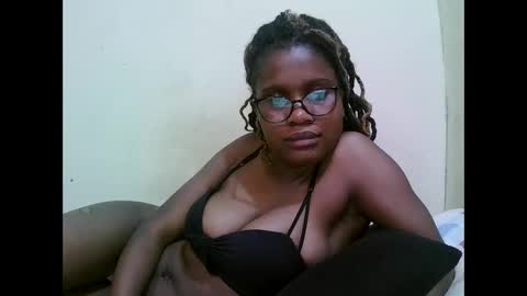 Snapshot of pretty_mellan chatting on 03.01.25 pretty_mellan online show from 03.01.25