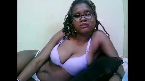 Snapshot of pretty_mellan chatting on 03.02.25 pretty_mellan online show from 03.02.25