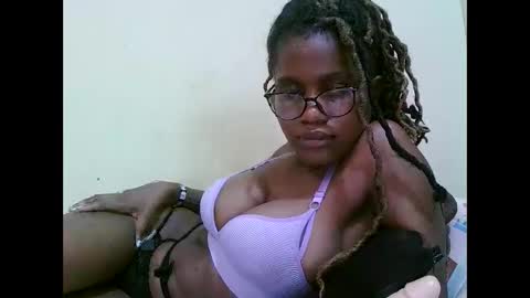 Snapshot of pretty_mellan chatting on 03.03.25 pretty_mellan online show from 03.03.25