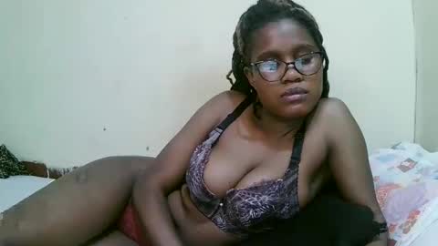 Snapshot of pretty_mellan chatting on 03.06.25 pretty_mellan online show from 03.06.25