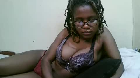 Snapshot of pretty_mellan chatting on 03.06.25 pretty_mellan online show from 03.06.25