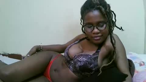 Snapshot of pretty_mellan chatting on 03.06.25 pretty_mellan online show from 03.06.25