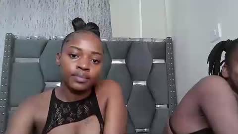 Snapshot of pretty_petite18 chatting on 02.12.26 lynn online show from 02.12.26