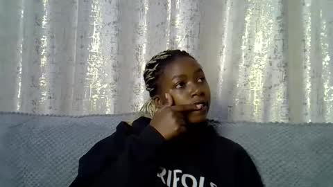 pretty_petite24 online show from 09.17.25
