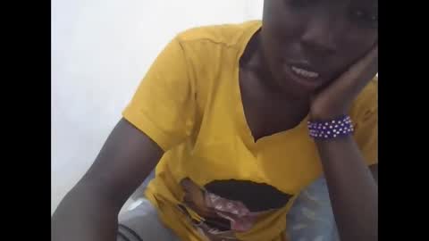 Snapshot of pretty_petite_ebony chatting on 12.06.24 pretty_petite_ebony online show from 12.06.24