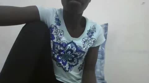 Snapshot of pretty_petite_ebony chatting on 12.06.24 pretty_petite_ebony online show from 12.06.24