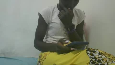 Snapshot of pretty_petite_ebony chatting on 12.13.24 pretty_petite_ebony online show from 12.13.24