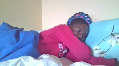 Snapshot of pretty_petite_ebony chatting on 12.23.24 pretty_petite_ebony online show from 12.23.24