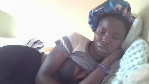 Snapshot of pretty_petite_ebony chatting on 01.11.25 pretty_petite_ebony online show from 01.11.25