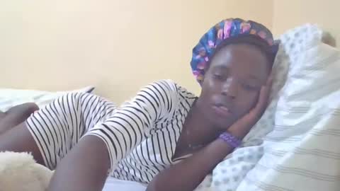 Snapshot of pretty_petite_ebony chatting on 01.12.25 pretty_petite_ebony online show from 01.12.25